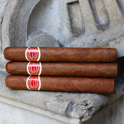 Romeo y Julieta Petit Coronas