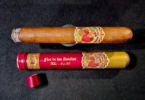 Flor de las Antillas Toro Tubo