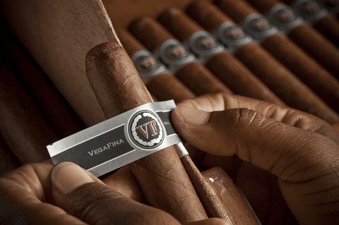 Vega Fina F2 Gran Coronas Ring Gauge: Length: Vitola: Strength: Weight: 46  149mm/6"  Gran Coronas  Medium  0.409