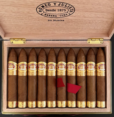 Romeo y Julieta Linea de Oro Nobles