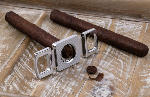 Etched Body Guillotine Cigar Cutter – Sleek Silver Finish – Cuts Up to 64 Ring Gauge