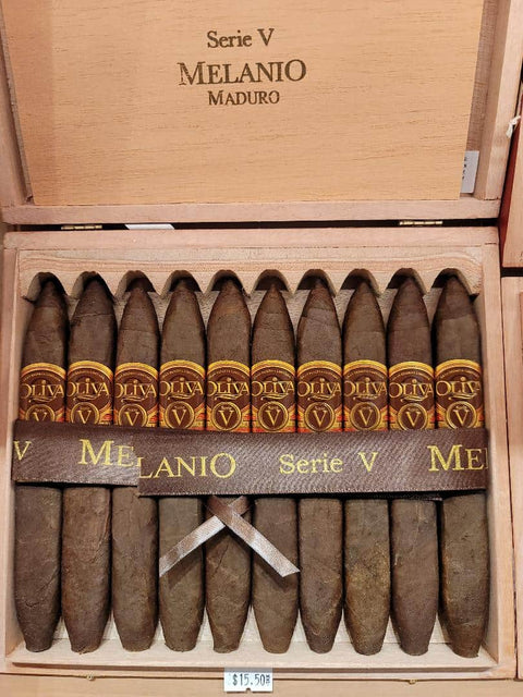 Oliva Serie V Melanio Maduro Figurado